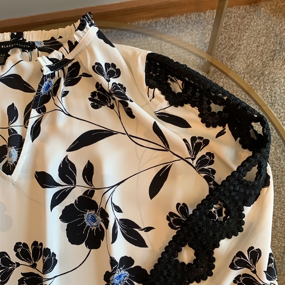 White House Black Market long sleeve floral top Size XXS - Picture 11 of 16